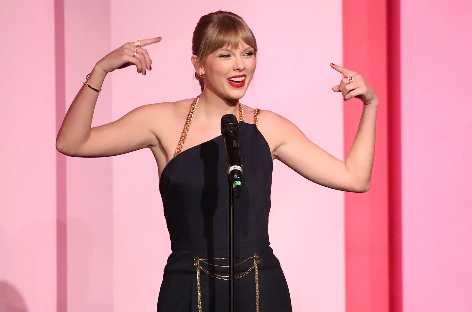 Taylor Swift Leaves Fans Emotional With Thank-You Speech At ‘Eras’ Theater Premiere