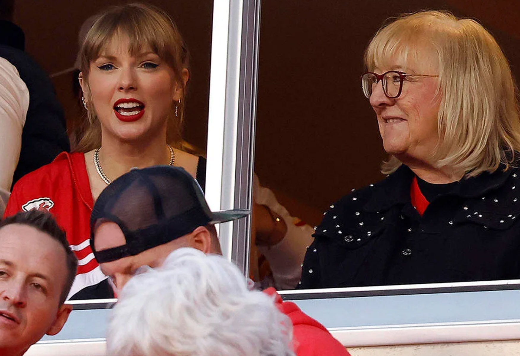 Taylor Swift Supports Travis Kelce At Kansas City Chiefs Game