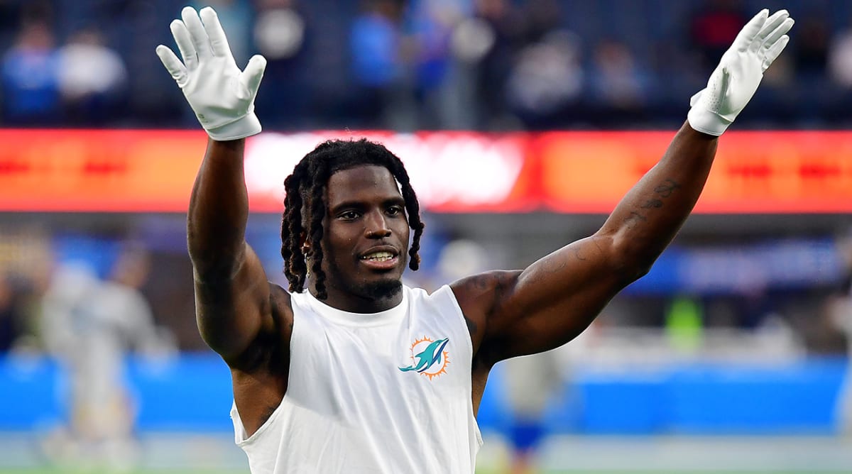 Tyreek Hill’s Heartwarming Gesture: Surprises Dolphins Fan With Gifts After Mixup In Stands