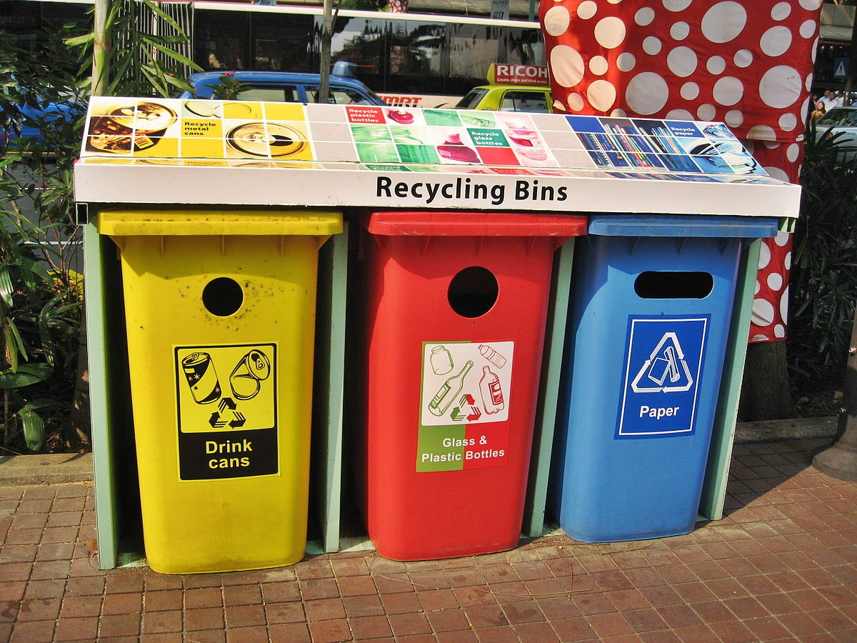 What Color Of Trash Can Is For Recycling