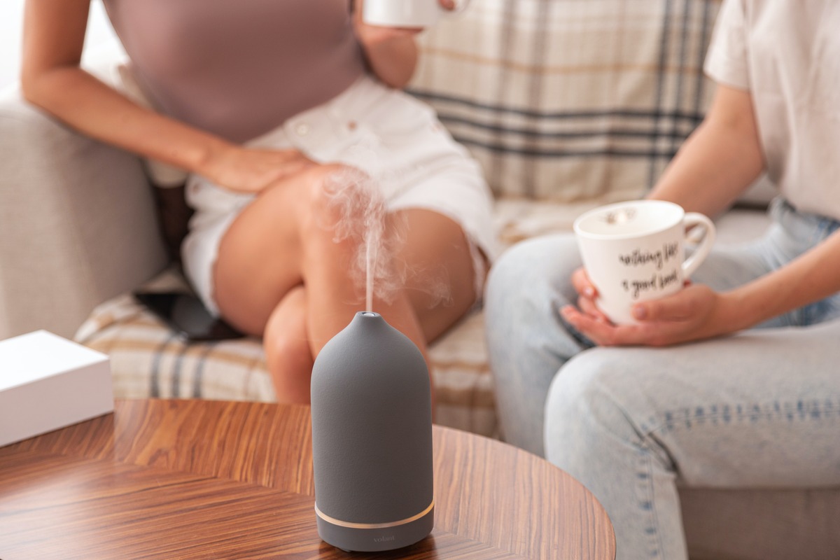 what-does-an-essential-oil-diffuser-do