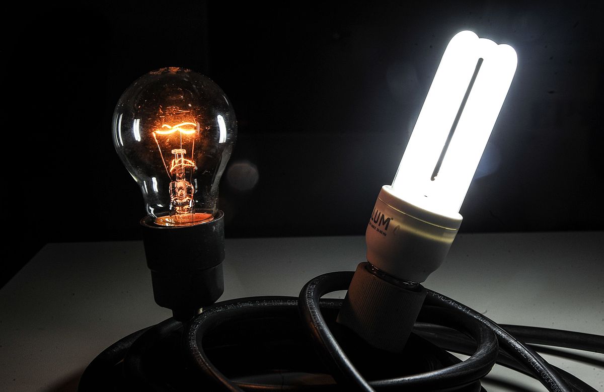 what-energy-does-a-lamp-use-to-produce-light