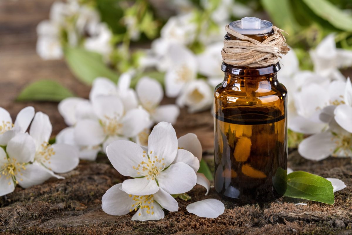 What Goes Well With Jasmine Essential Oil