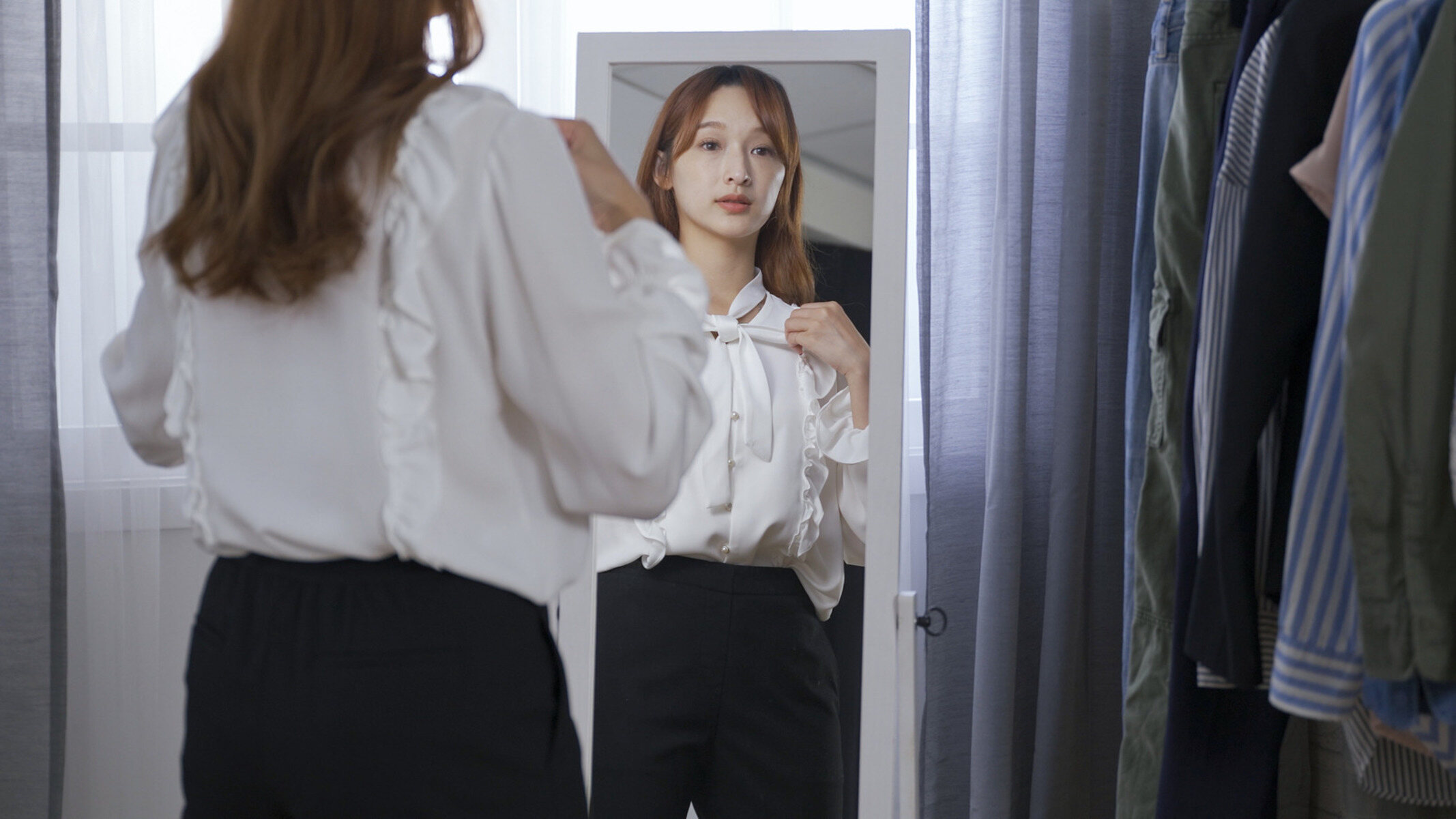 what-happens-if-you-stare-at-yourself-in-the-mirror-for-too-long