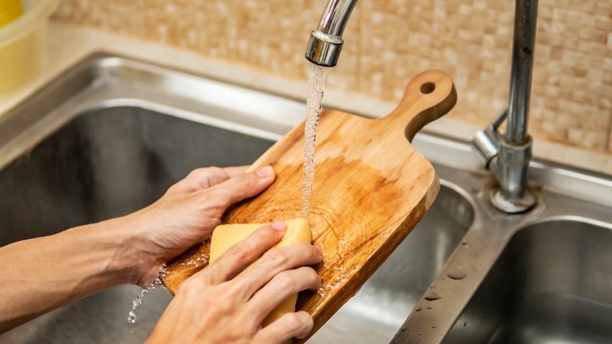 what-is-an-acceptable-sanitizer-to-use-after-cleaning-a-cutting-board-servsafe