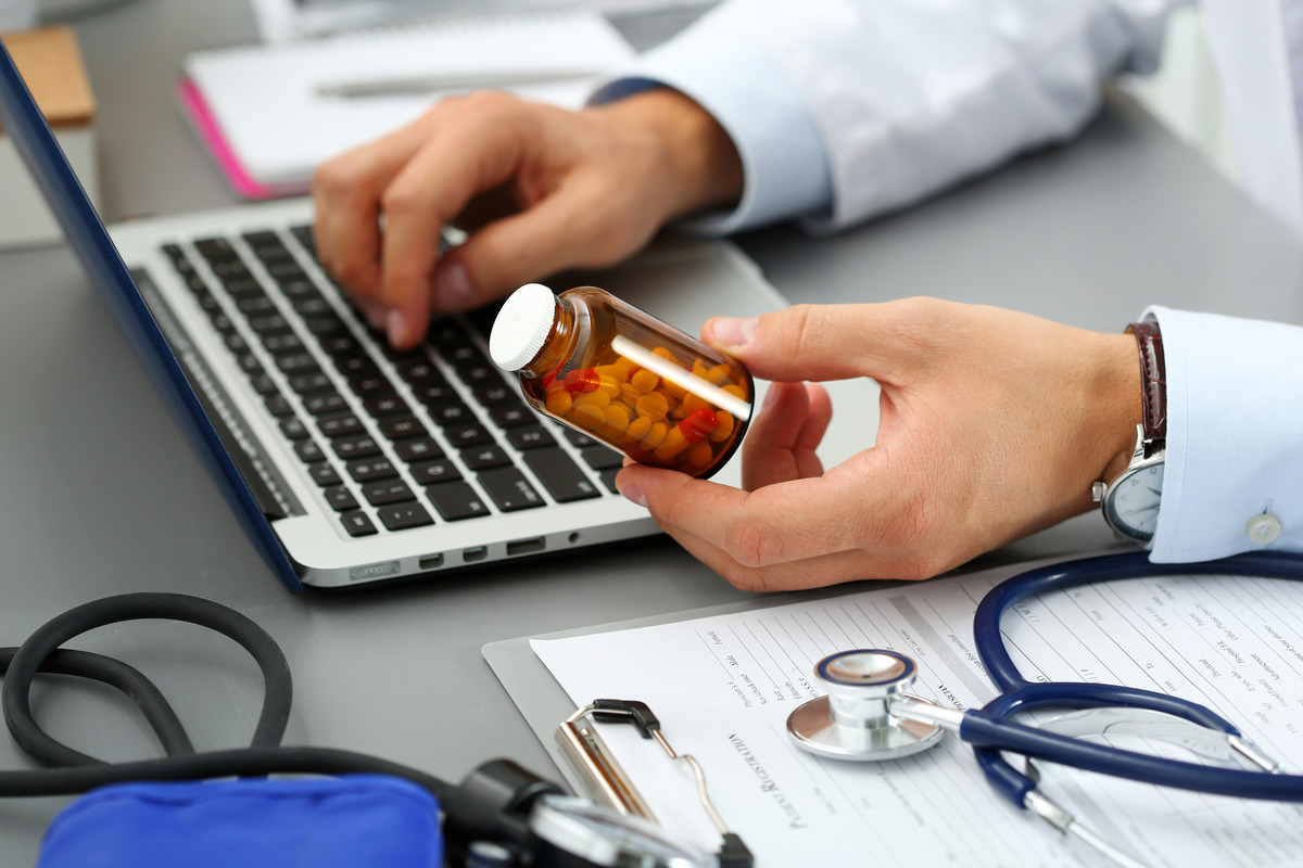 What Provides Financial Incentives For Practitioners Who Use Electronic Prescribing?
