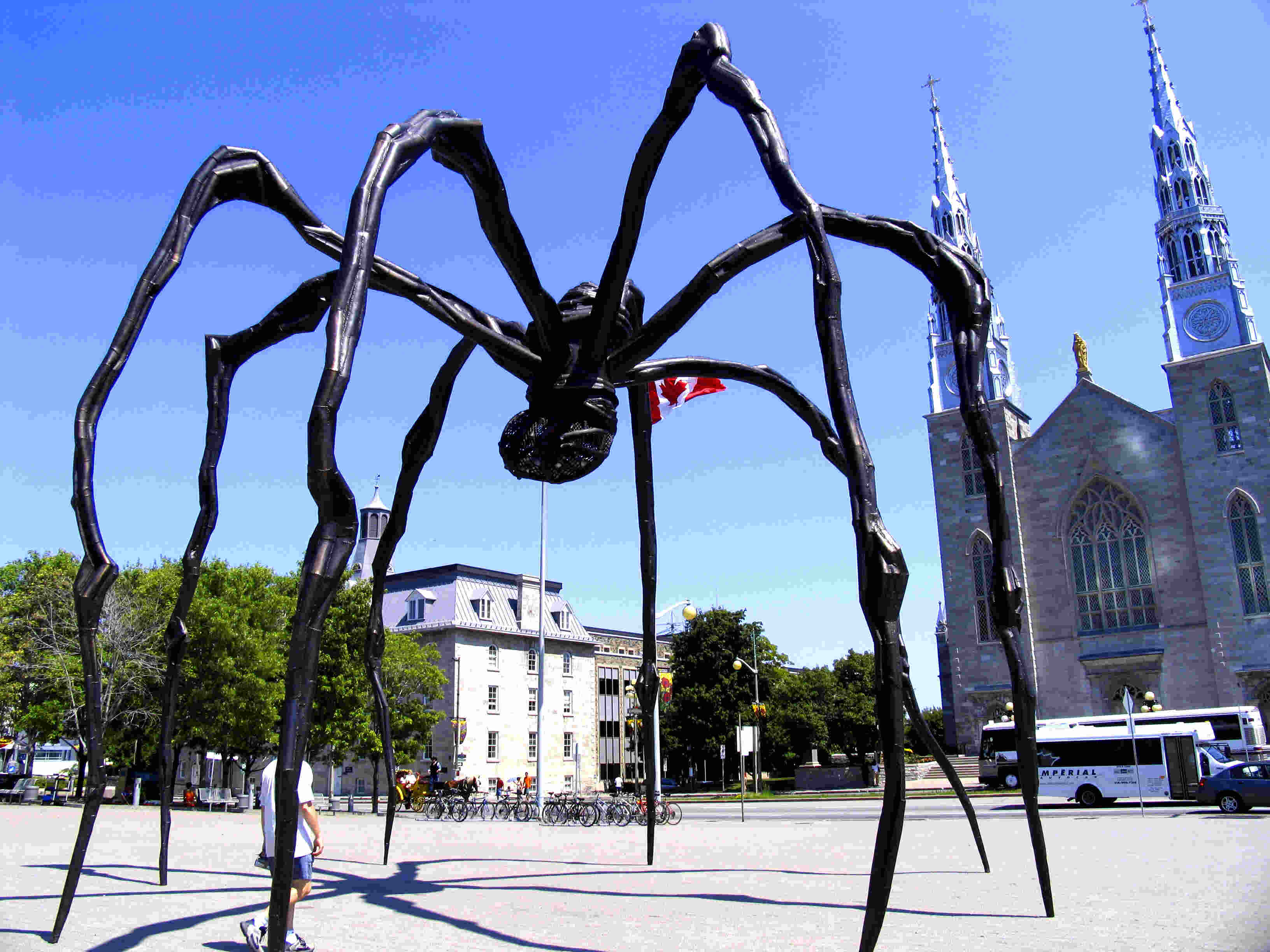 Where Is The Maman Sculpture Located