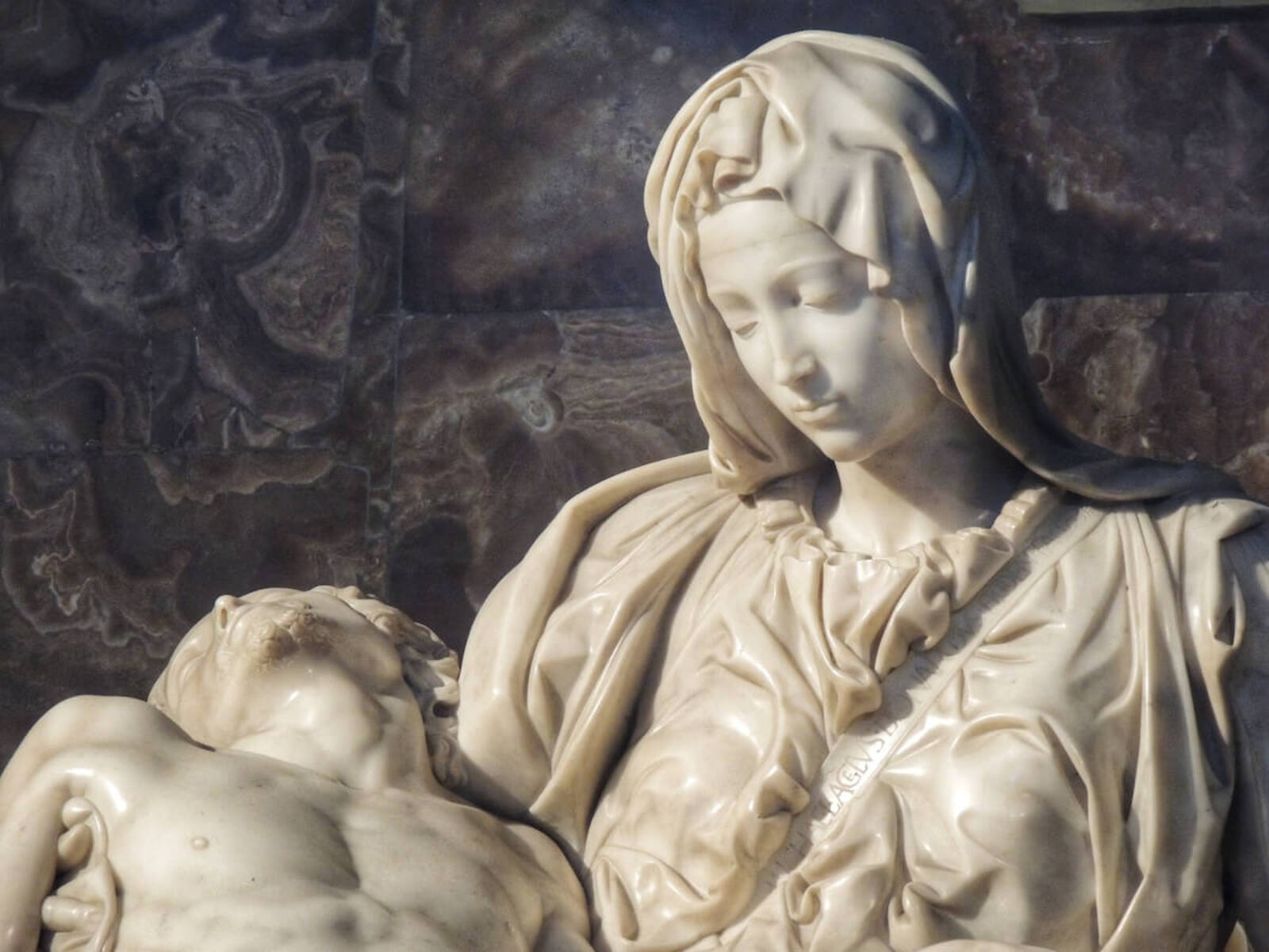 Which Artist Created The Pietà Sculpture