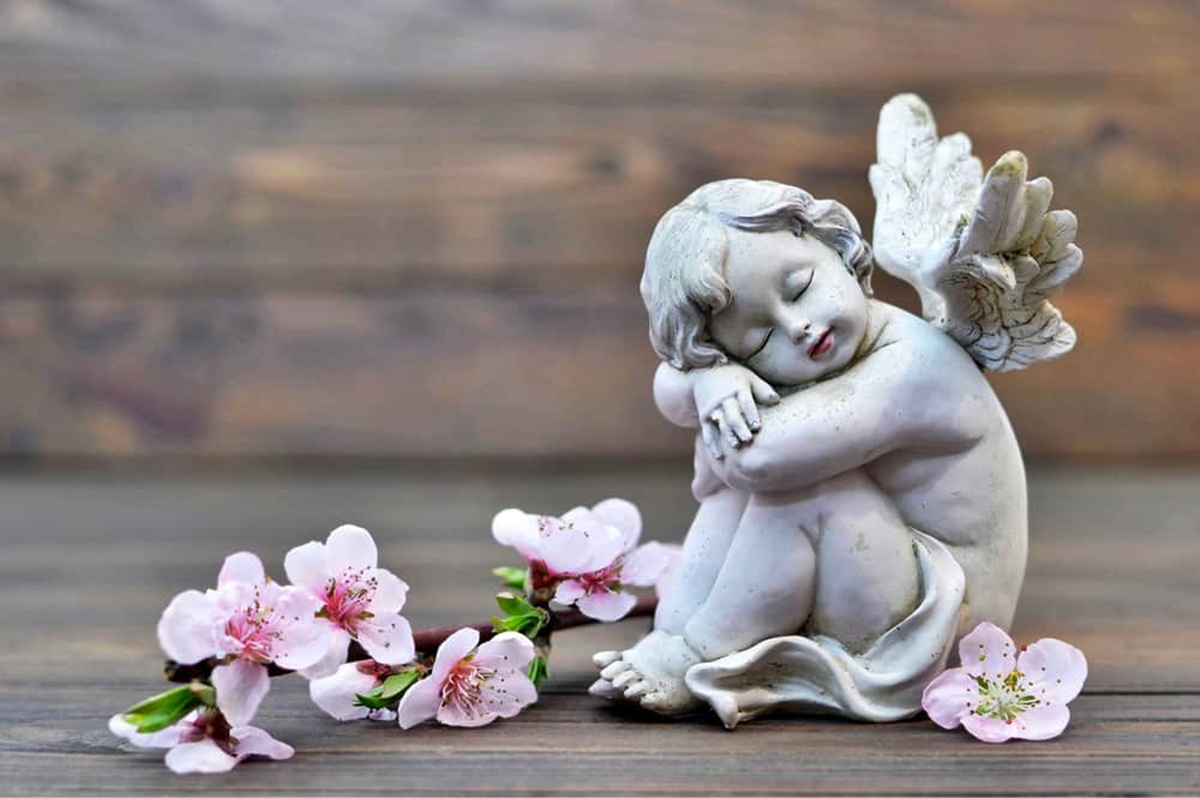 10 Incredible Angels Figurine Collectibles for 2024