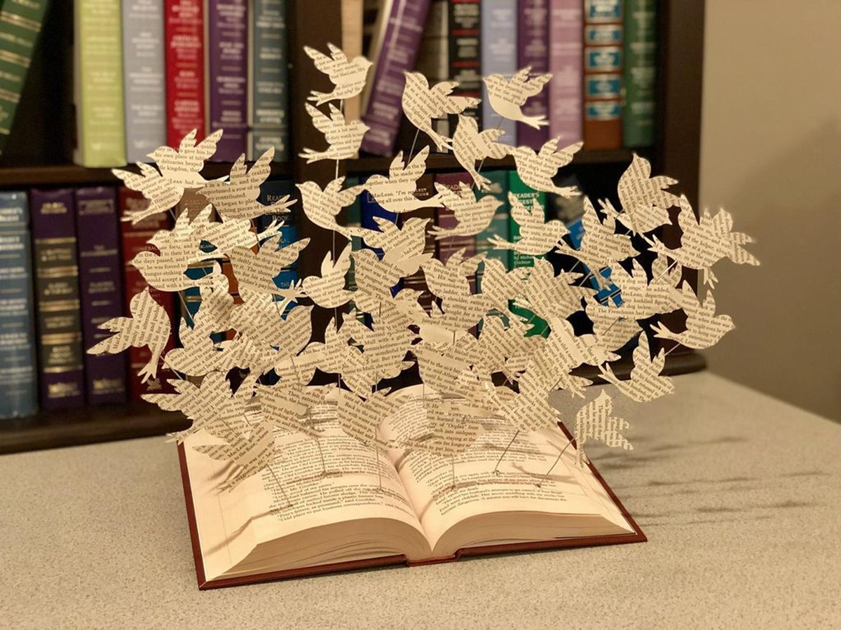 10 Unbelievable Book Sculpture for 2023