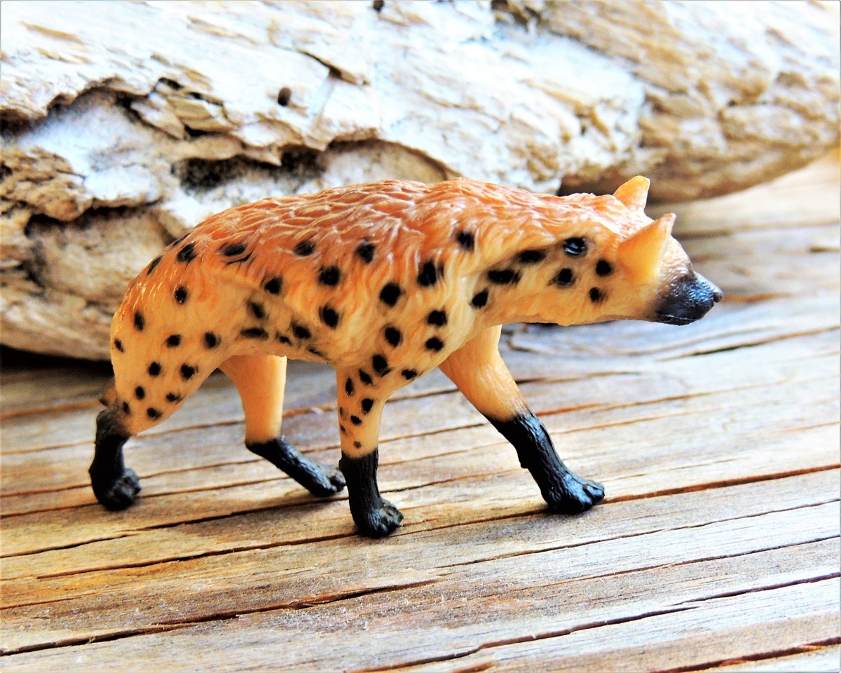 13-amazing-hyena-figurine-for-2023