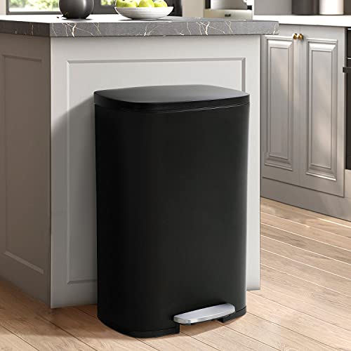 13 Gallon Kitchen Trash Can with Lid