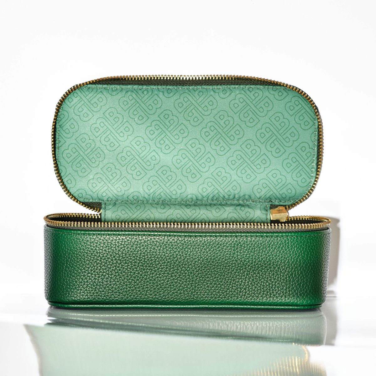 8-incredible-green-cosmetic-case-for-2023