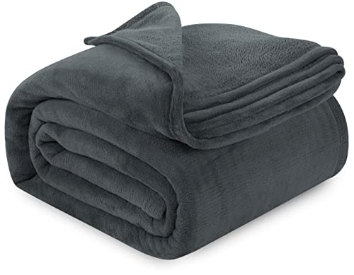 Cozy Grey Fleece Blanket - Soft, Lightweight, and Versatile