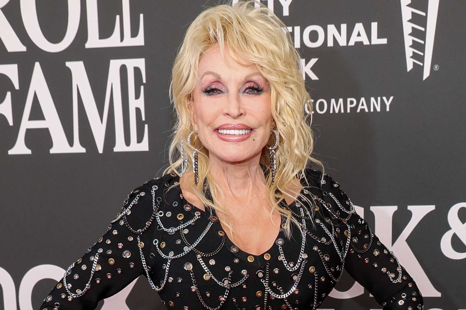 Dolly Parton Performs At Dallas Cowboys NFL Halftime Show, Leaves Crowd In Awe