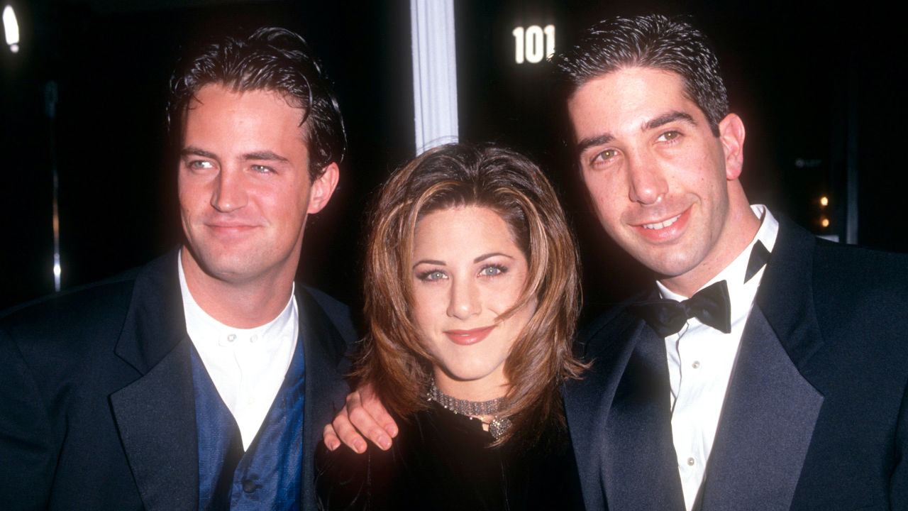 Friends Stars Jennifer Aniston And David Schwimmer Pay Tribute To Matthew Perry