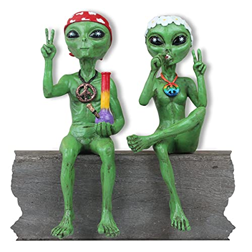 “Hippie and Stoner” Alien Statues Couple