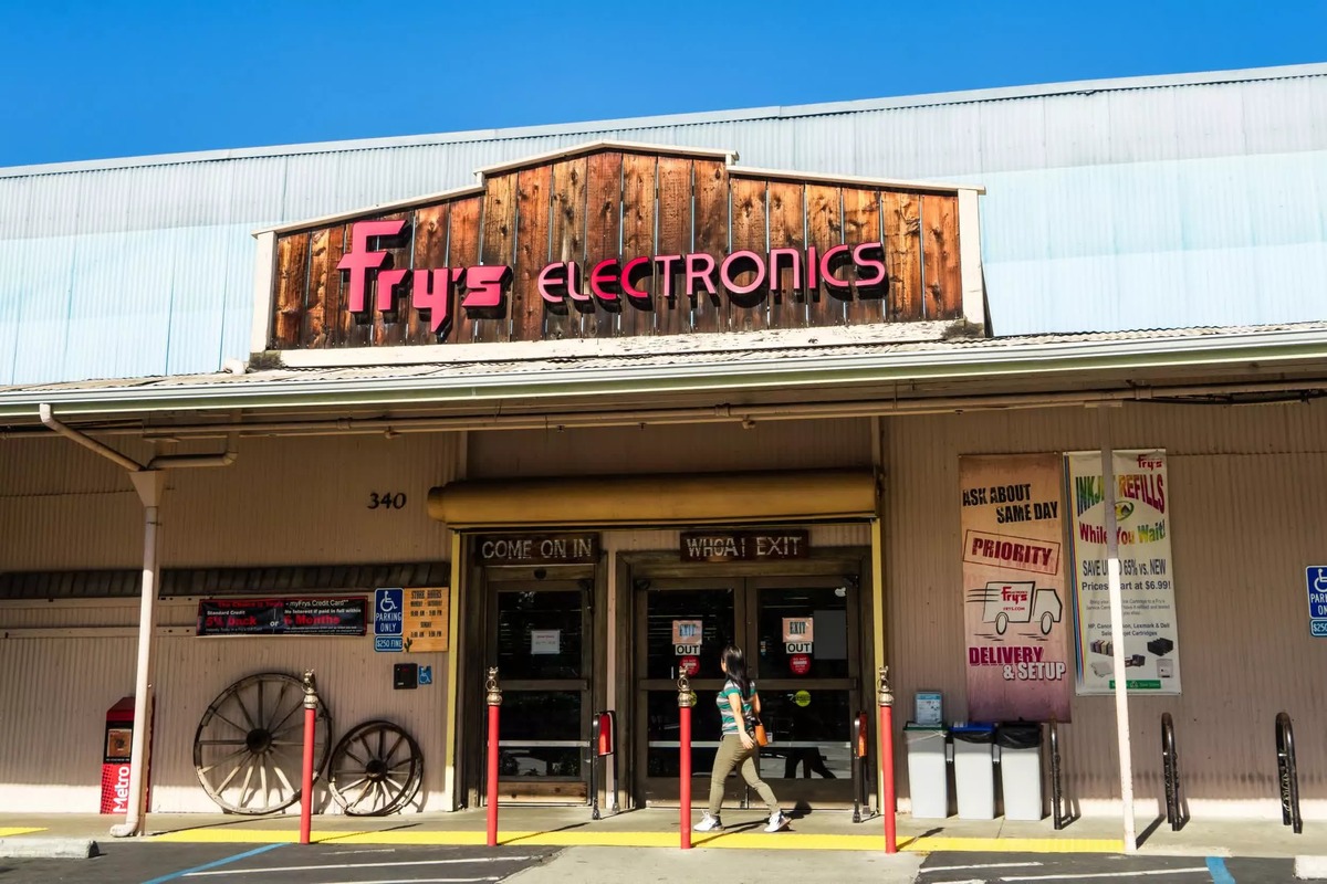 how-much-does-frys-electronics-pay-employees