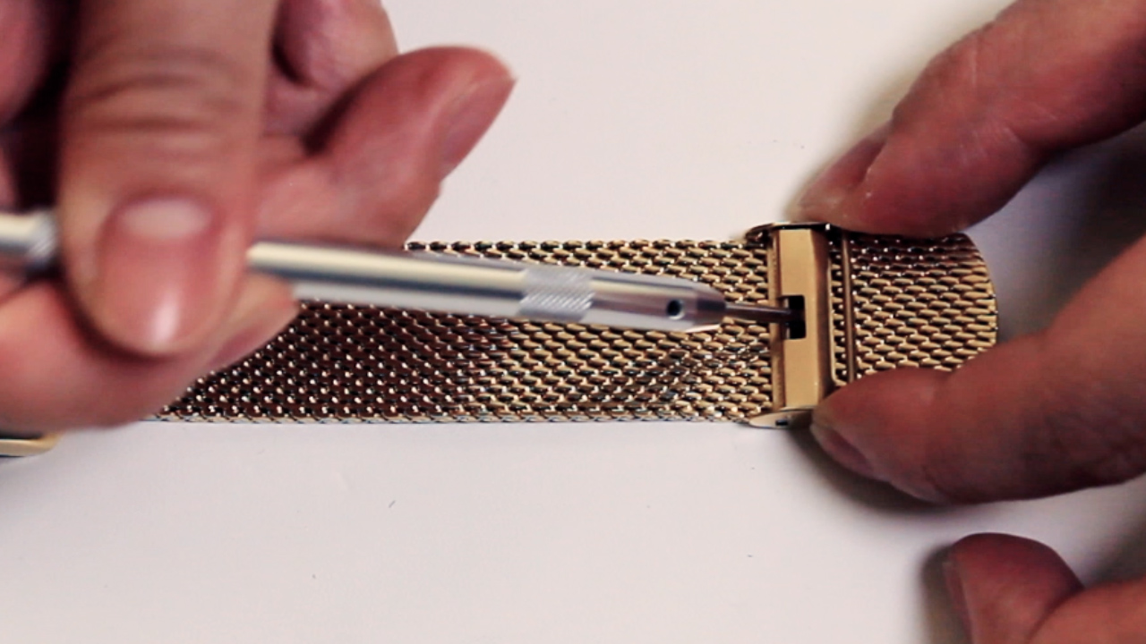 how-to-adjust-a-mesh-watch-band