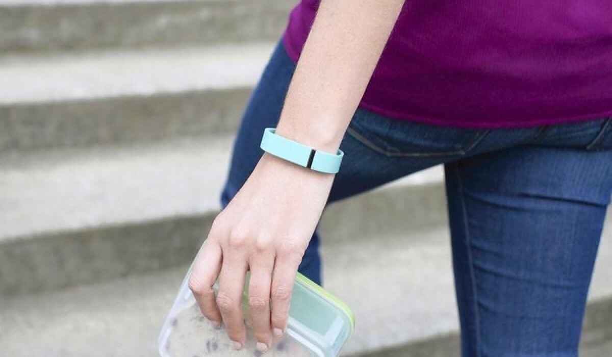 how-to-clean-a-fitbit-flex-band