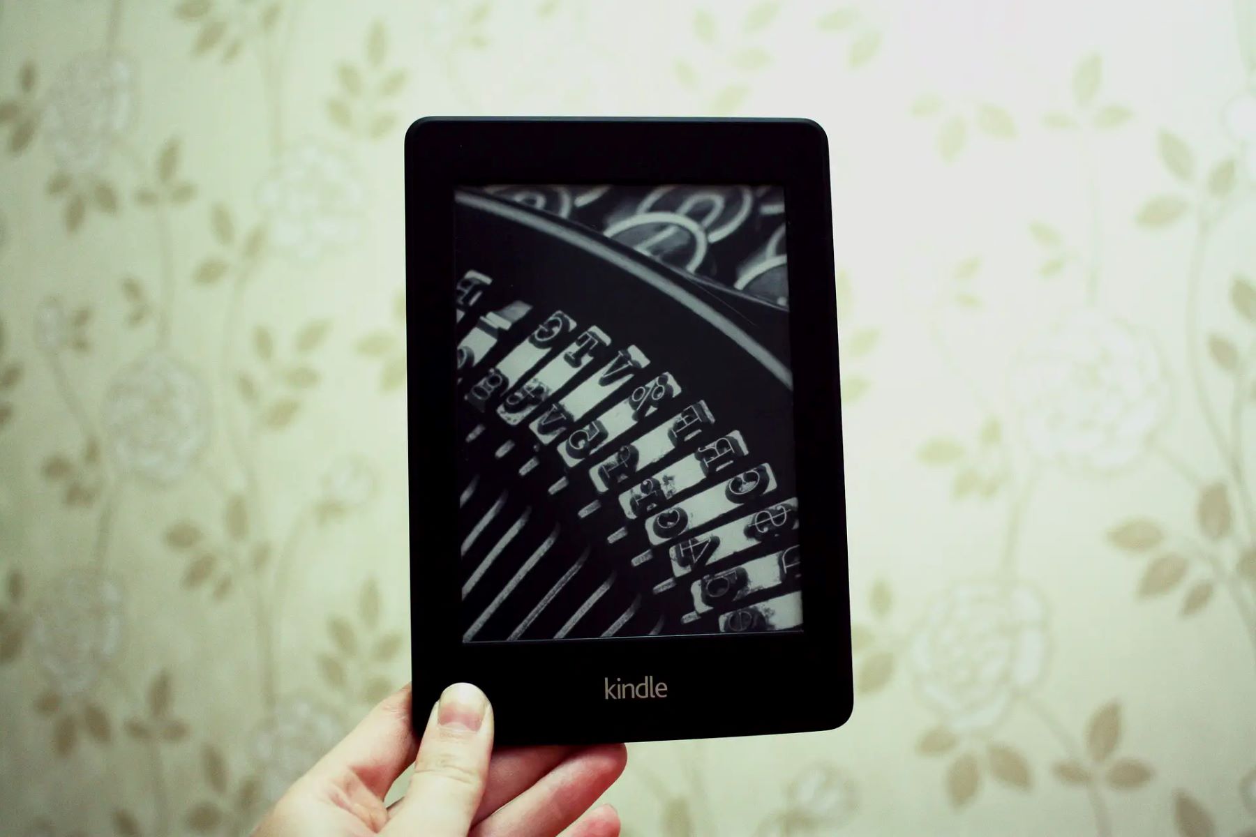 how-to-clean-a-kindle-screen