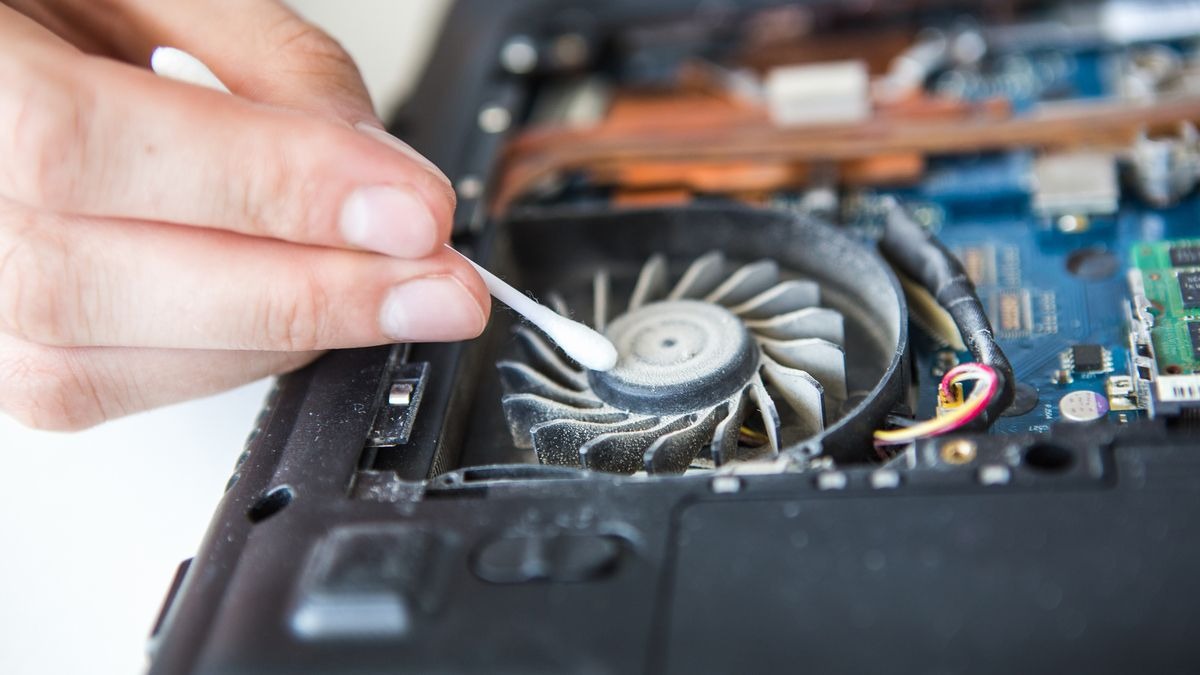 How To Clean The Inside Of A Laptop
