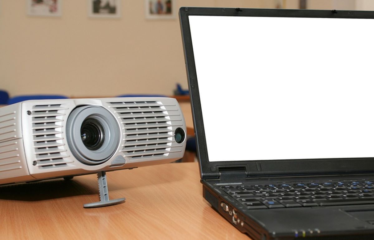 How To Connect A Projector To A Laptop