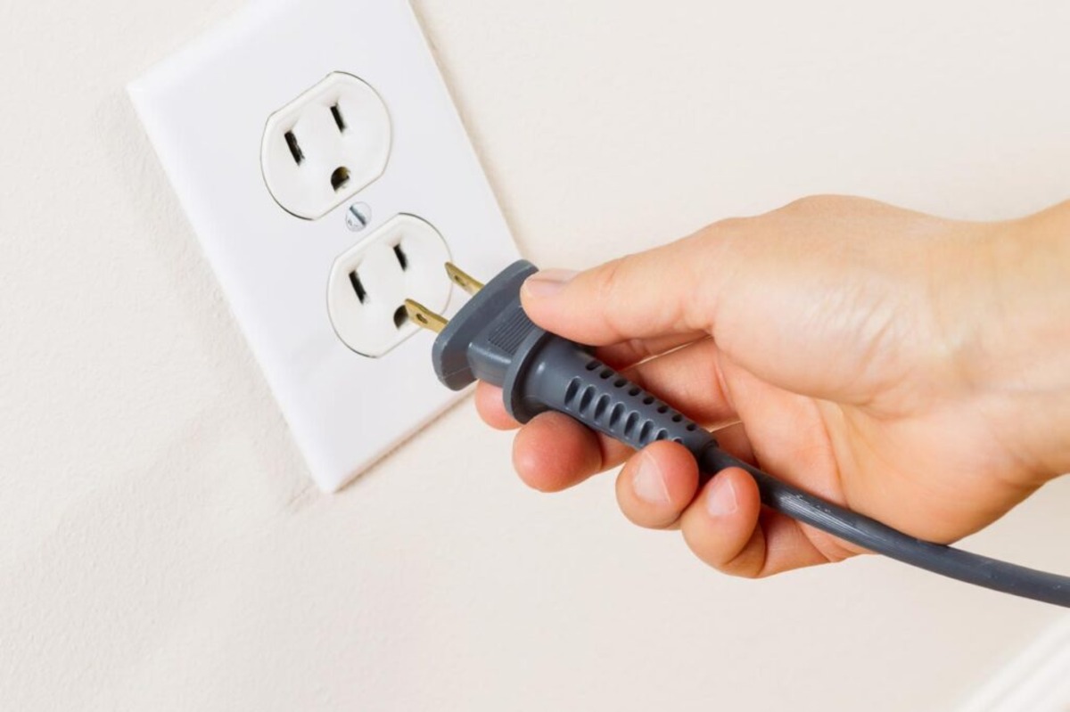 How To Protect Electronics In An Ungrounded Outlet