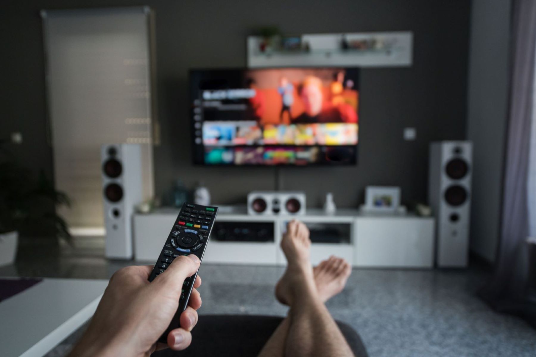 How To Watch Local Channels On TV Without Antenna
