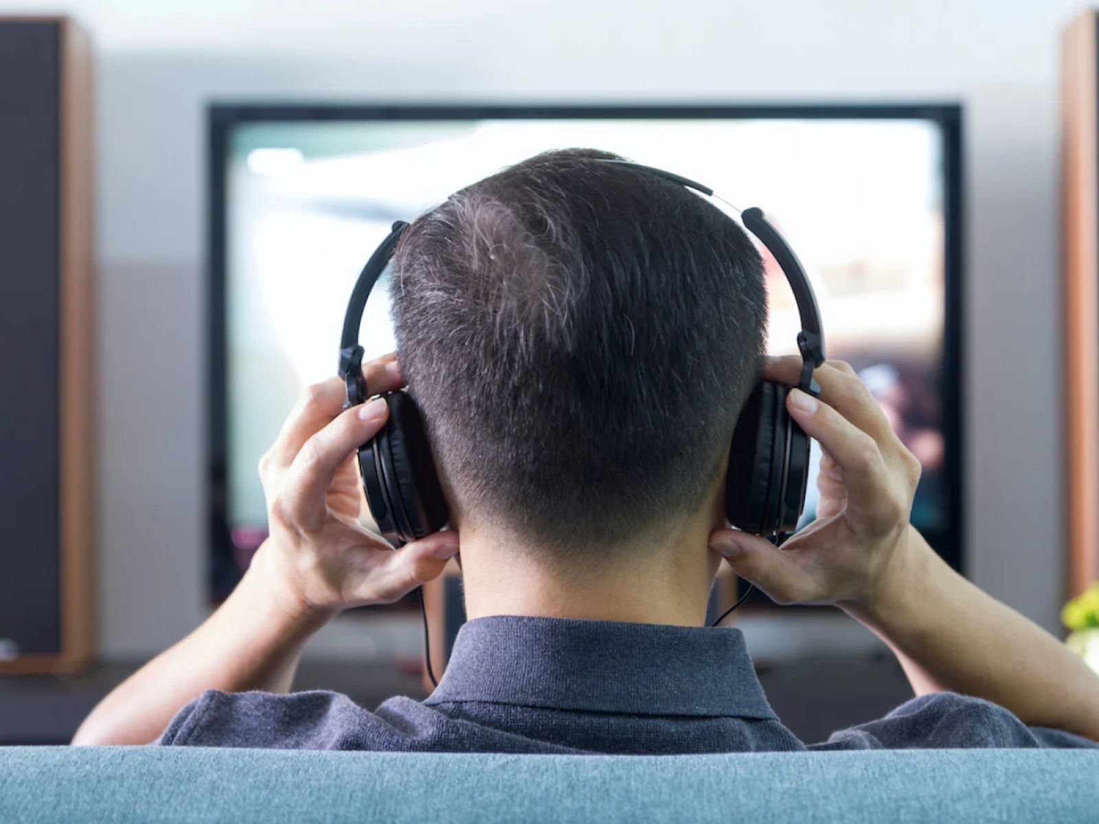 How To Watch TV With Bluetooth Headphones