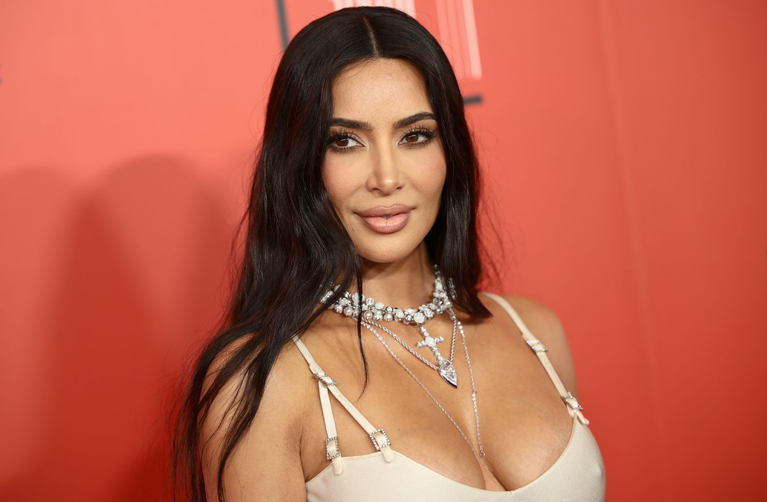 Kim Kardashian’s New Comedy Coming To Netflix: “La Quinta Rueda”