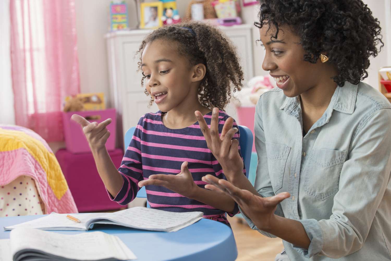 Learn American Sign Language With This $16 Bundle Of 13 Self-Paced E-Courses