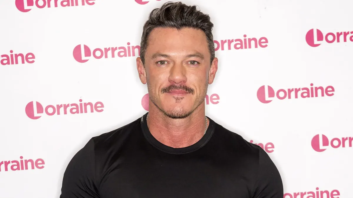 luke-evans-flaunts-chiseled-abs-in-shirtless-ig-post-after-dramatic-weight-loss