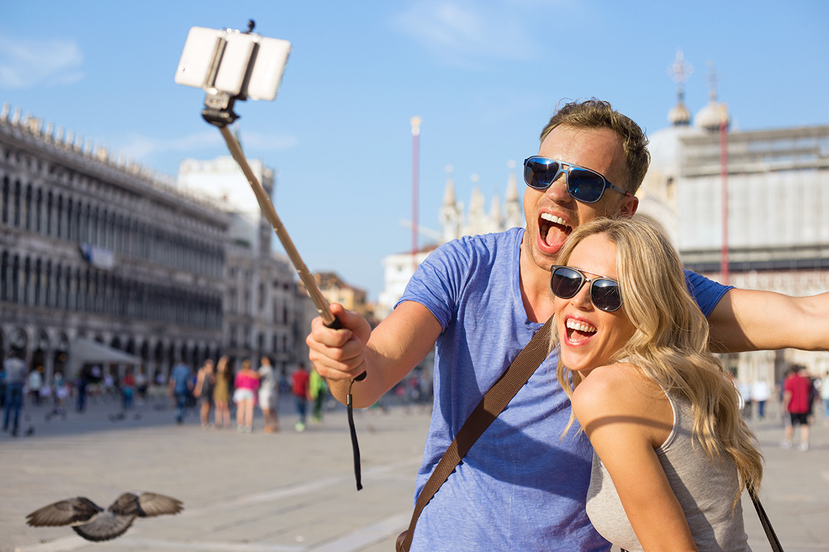 Mpow ISnap X Selfie Stick Review: An Affordable, Compact Selfie Stick