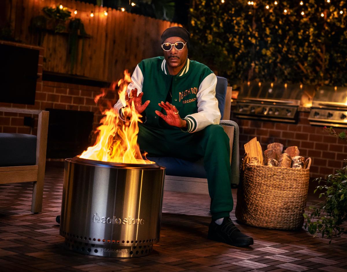 new-release-snoop-dogg-endorses-smokeless-fire-pit-after-announcing-quitting-smoke