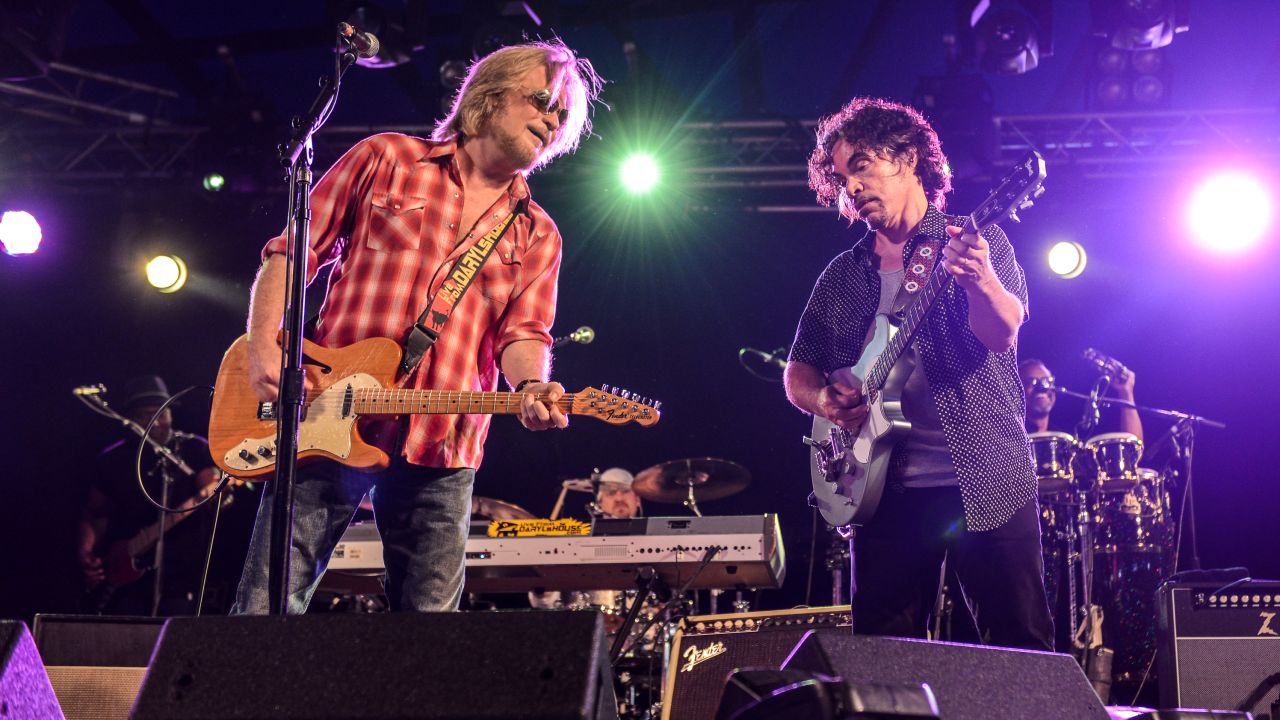 New Restraining Order Restricts John Oates’ Solo Song Choices, Leaving Hall & Oates At Odds