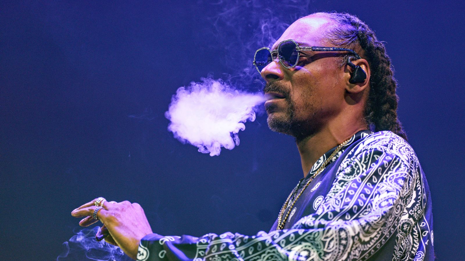 Snoop Dogg Quits Smoking “Smoke”: AD Shows Support And Vows To Protect Dogg’s Decision