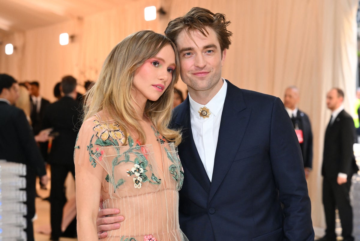 Suki Waterhouse Expecting First Child With Robert Pattinson, Confirms Pregnancy