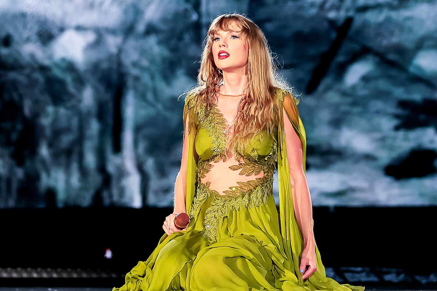 Taylor Swift’s Struggle To Breathe At Brazil Concert Raises Concerns