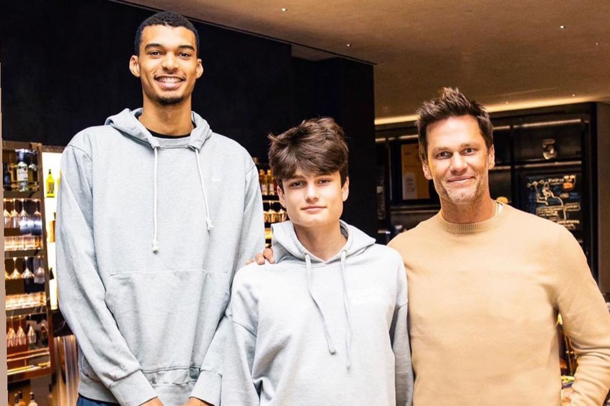 tom-brady-meets-74-victor-wembanyama-fans-amused-by-height-difference