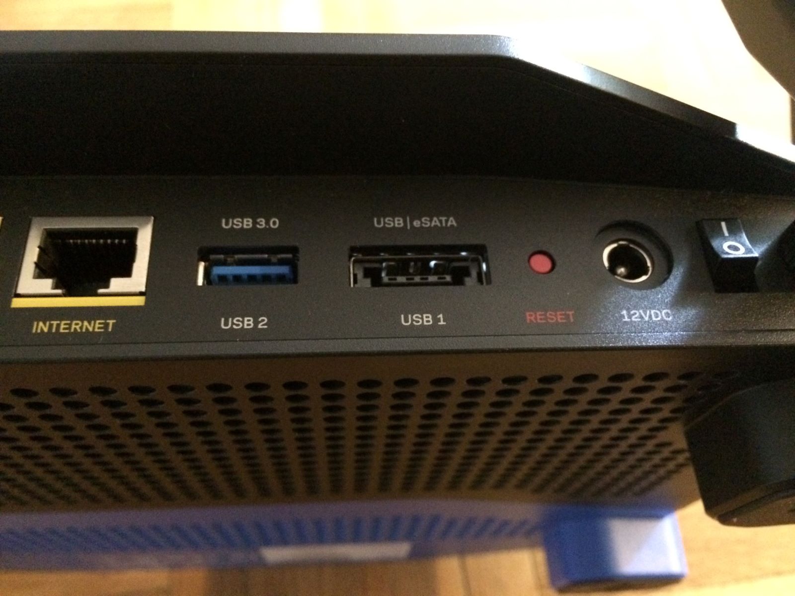What Color Are The Lights Supposed To Be On My Linksys USB Hub?
