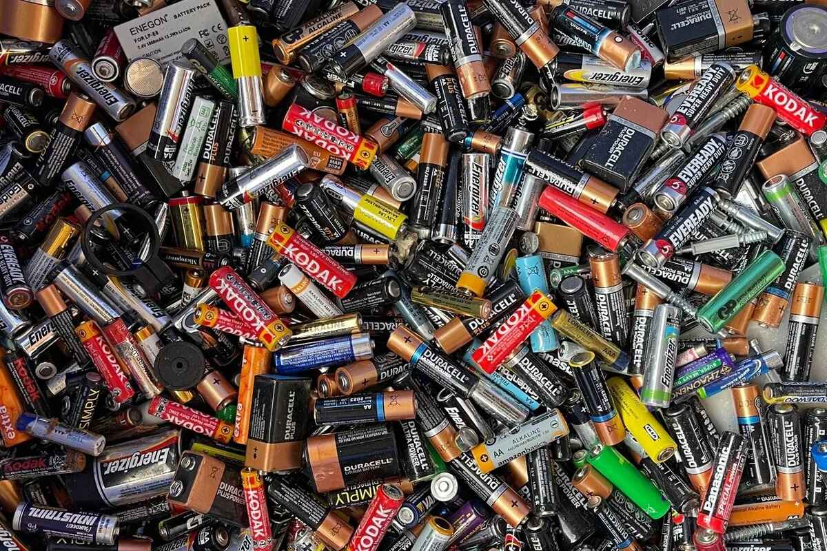Which Current Do Batteries And Most Electronics Use