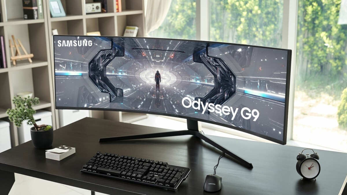 Why Choose A Curved Monitor