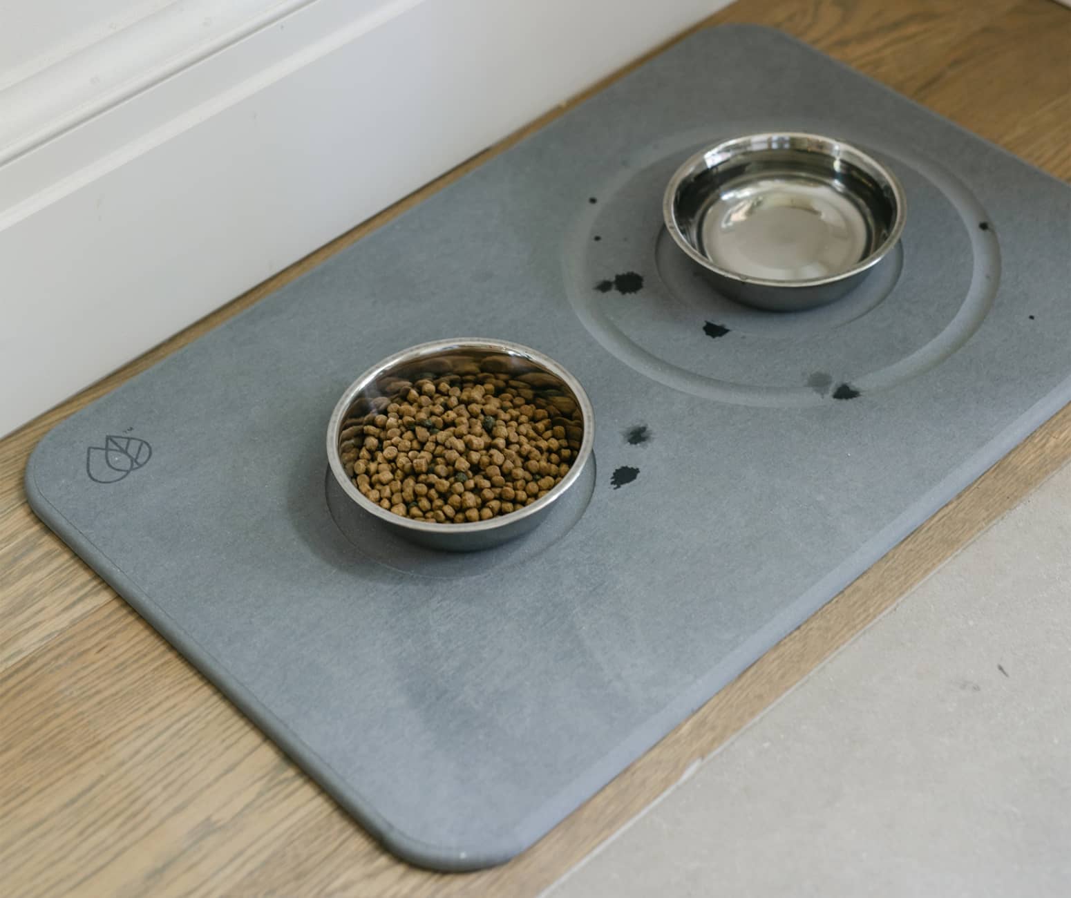 Hoki Found XX-Large Silicone Pet Food Mats Tray - Non Slip Pet Dog cat Bowl  Mats Placemat - Pet Water Mats for carpet -D