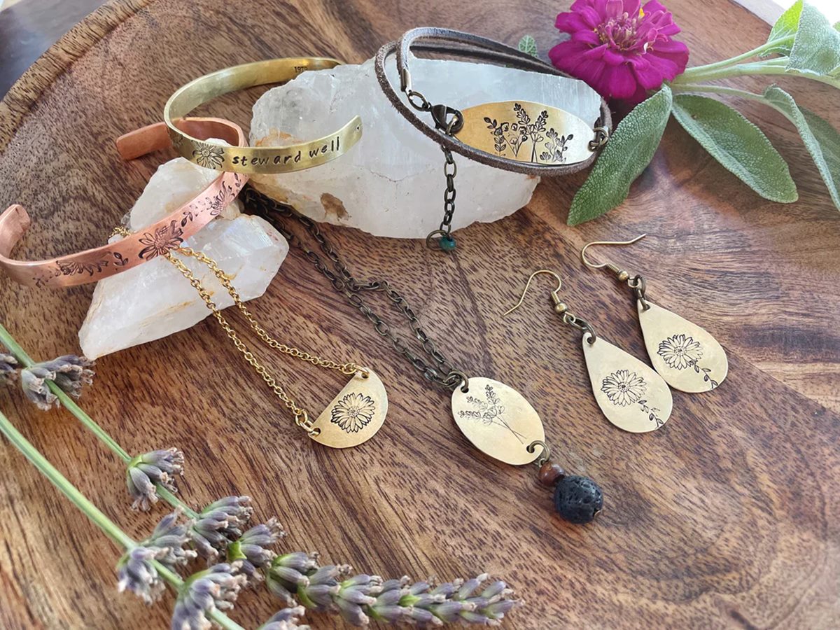 9 Amazing Essential Oil Jewelry for 2024