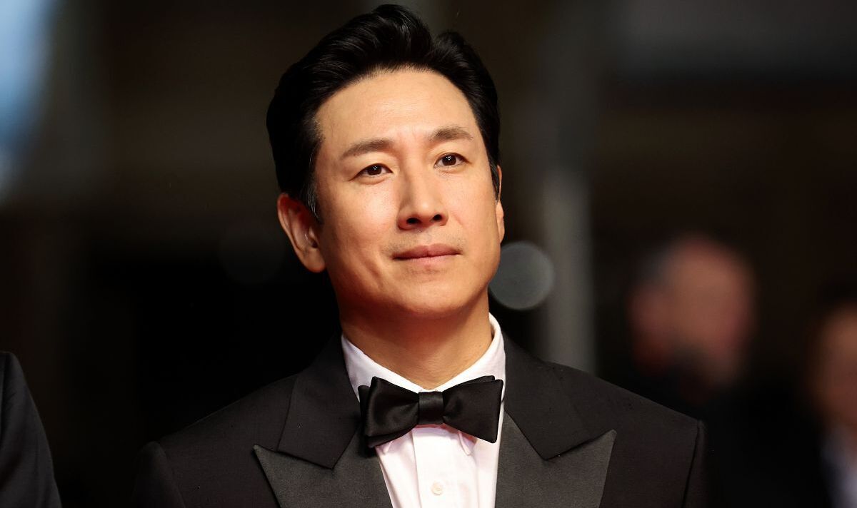 Actor Lee Sun-kyun Laid To Rest In Emotional Funeral