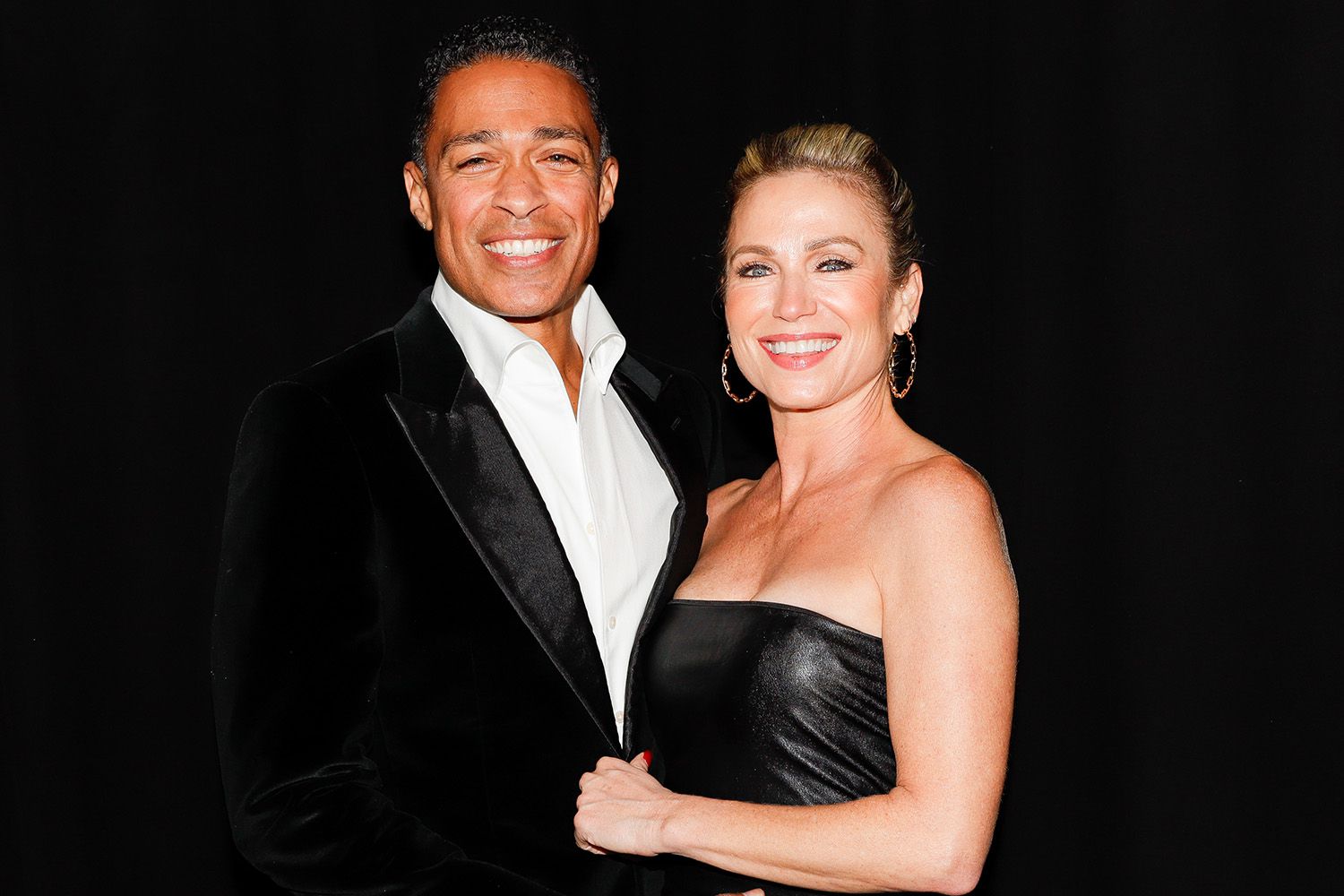 Amy Robach And T.J. Holmes: A New Chapter Begins With A Seaside Stroll And PDA