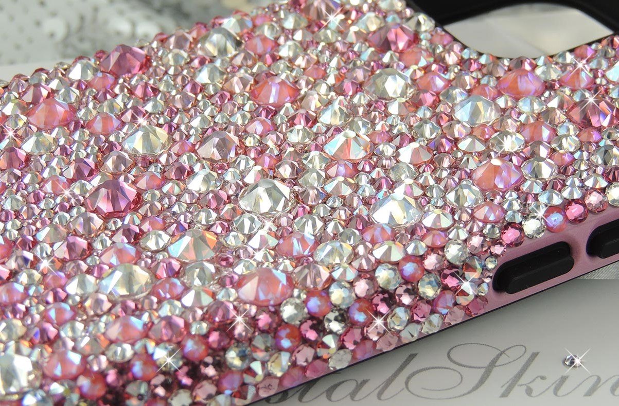 bedazzling-your-phone-case-for-a-glamorous-look
