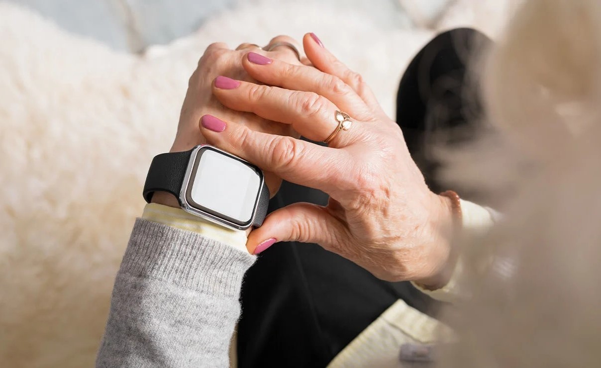 Best Smartwatches For Seniors – A Comprehensive Guide