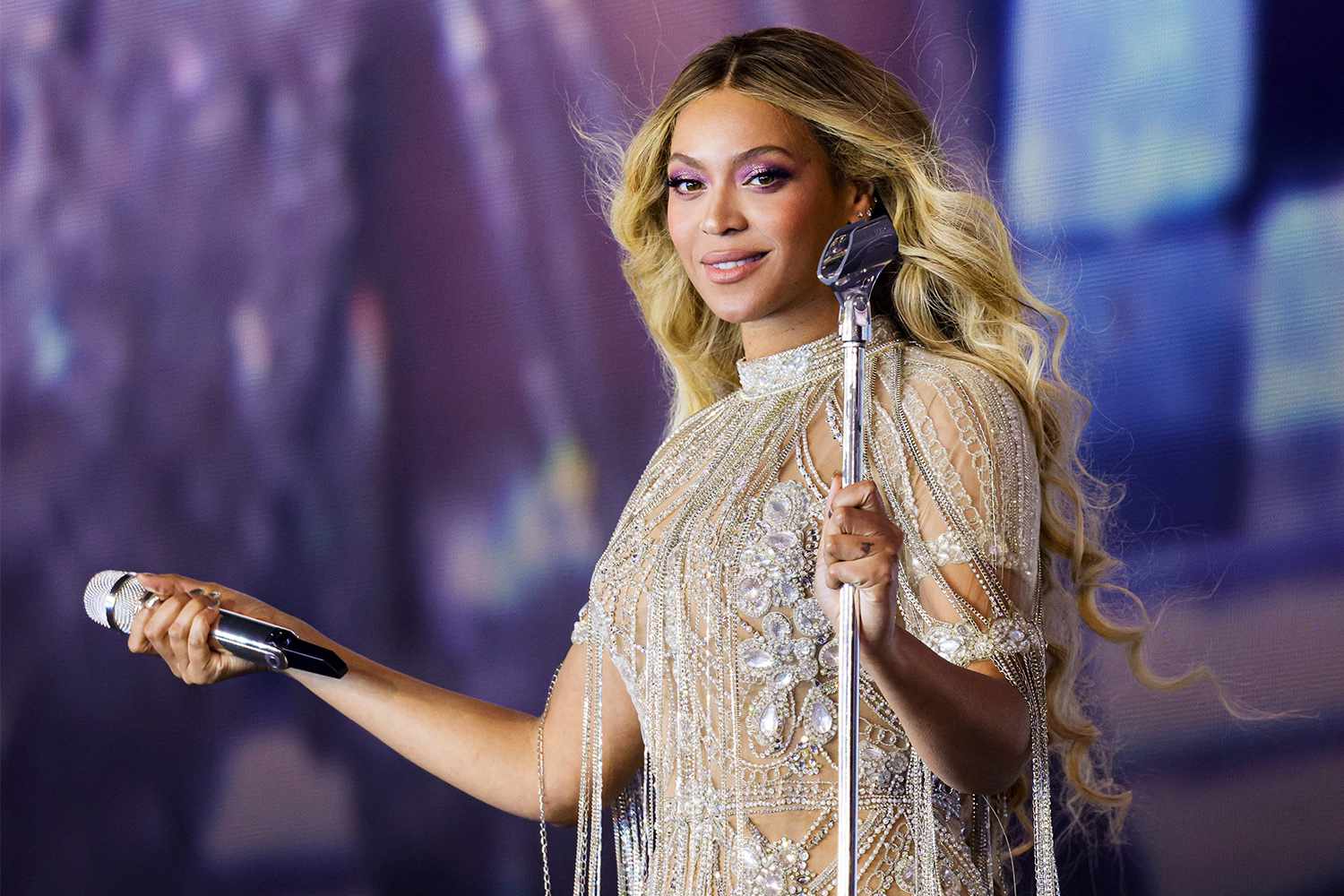 Beyoncé Rocks Platinum Blonde Hair And Silvery Outfit Amidst Controversy